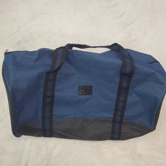 stylish and awesome duffle bag! - Picture 1 of 2